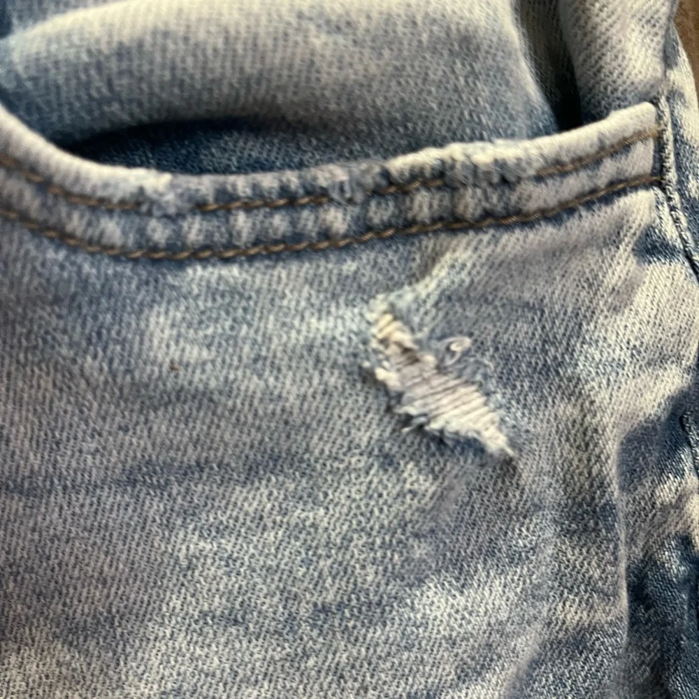 Willow &Root distressed mom jeans Buckle - Picture 9 of 12